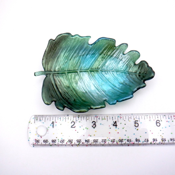 Handmade Resin Leaf Tray or Trinket Dish - Picture 6 of 7